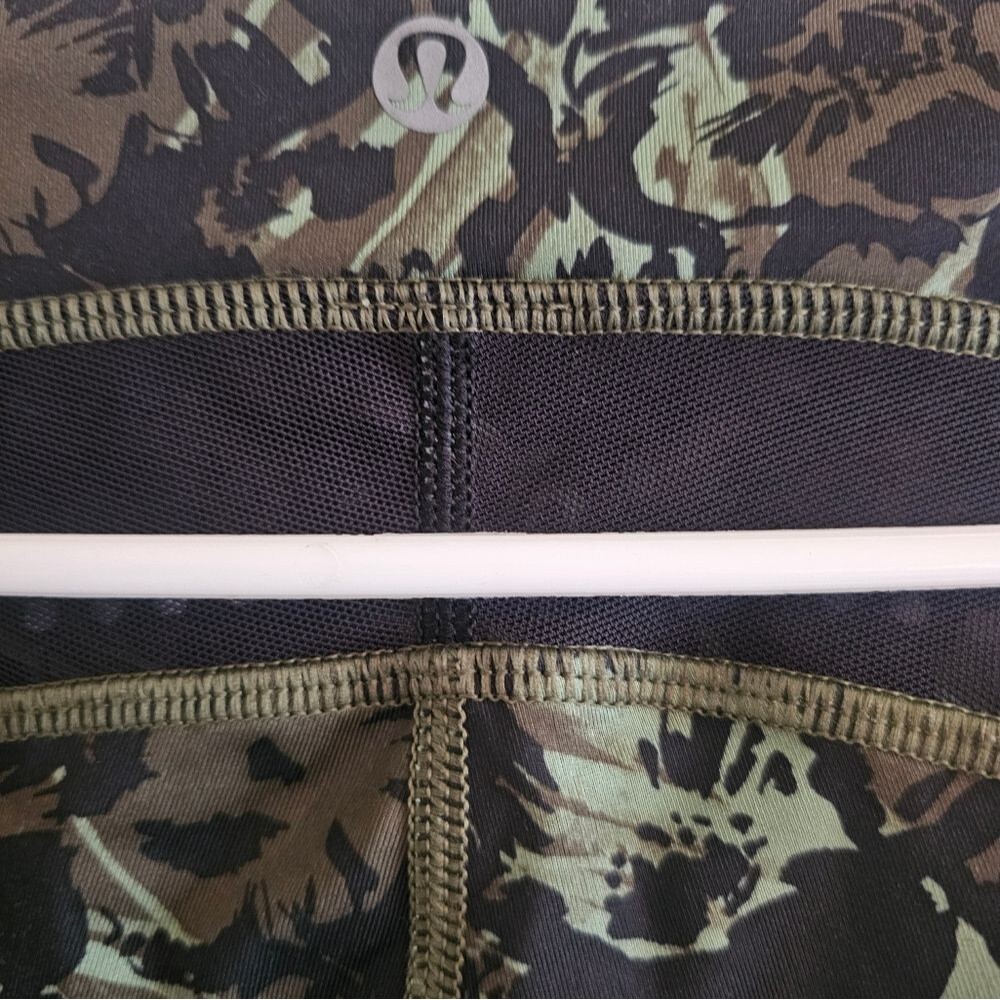 Lululemon Cropped Yoga Leggins Ruched Knee - Picture 5 of 7